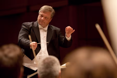 Roman Brogli-Sacher am dirigieren