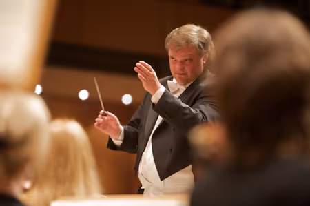 Roman Brogli-Sacher am dirigieren